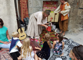 Burgfest Burghausen Auftritt Kinder Erzähler Kiste
